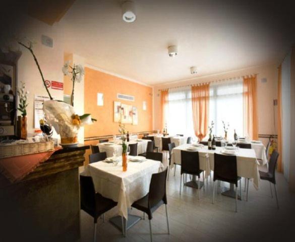Hotel Ristorante Klaus ポルト・トッレ エクステリア 写真