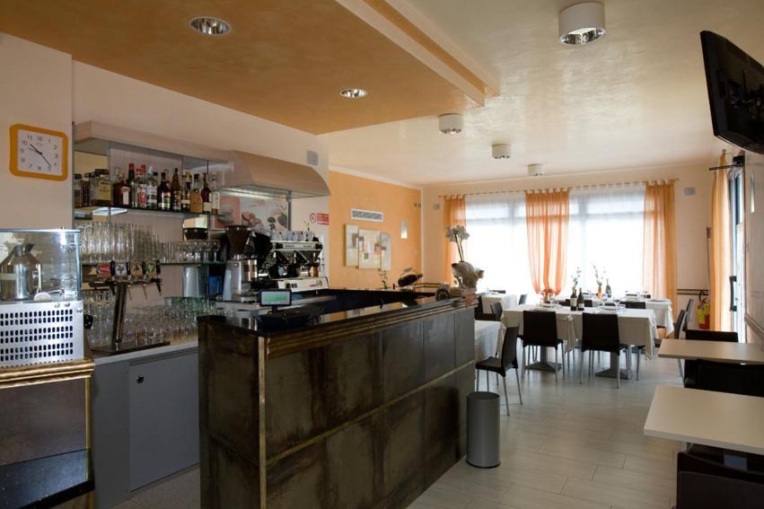 Hotel Ristorante Klaus ポルト・トッレ エクステリア 写真